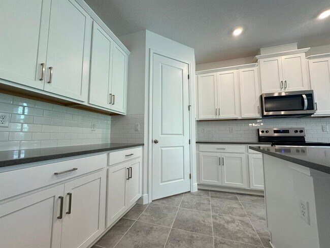 Building Photo - 2041 Axel St