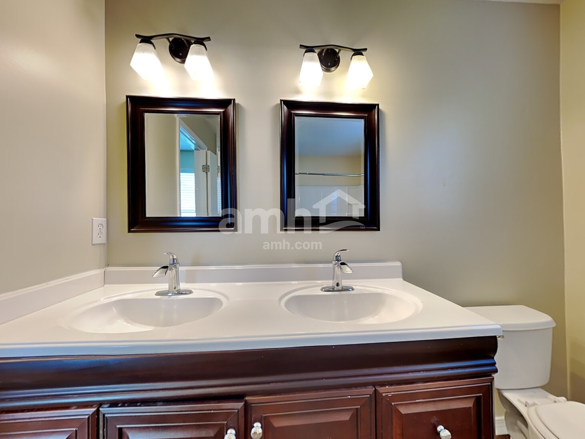 Building Photo - 8859 Arbor Glen Dr