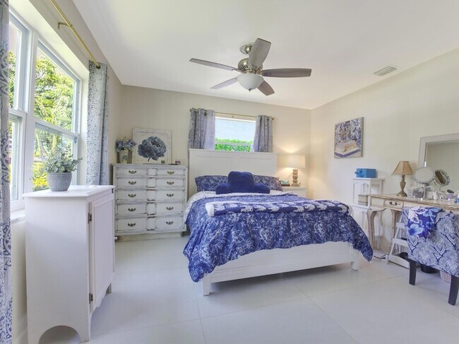 Building Photo - 218 S Sequoia Dr