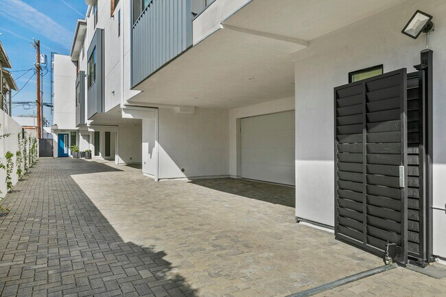 Secured Access Driveway Gate Entrance - 6701 W Eden Ter