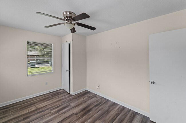 Building Photo - 234 Deerwood Dr