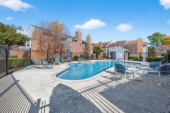 Building Photo - 3200 S Gessner Rd