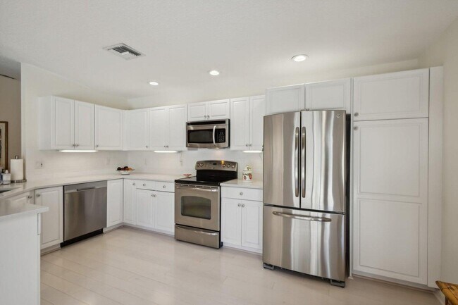 Building Photo - 16481 Riverwind Dr