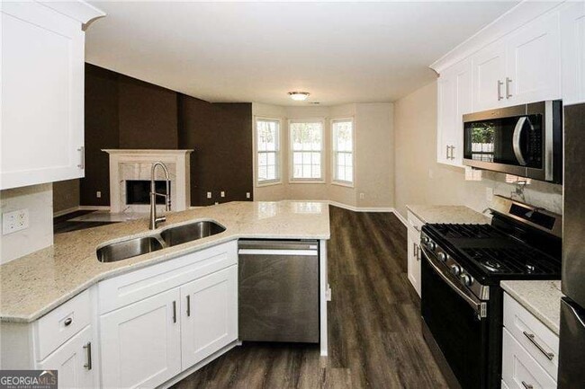 Building Photo - 121 Stoneforest Dr