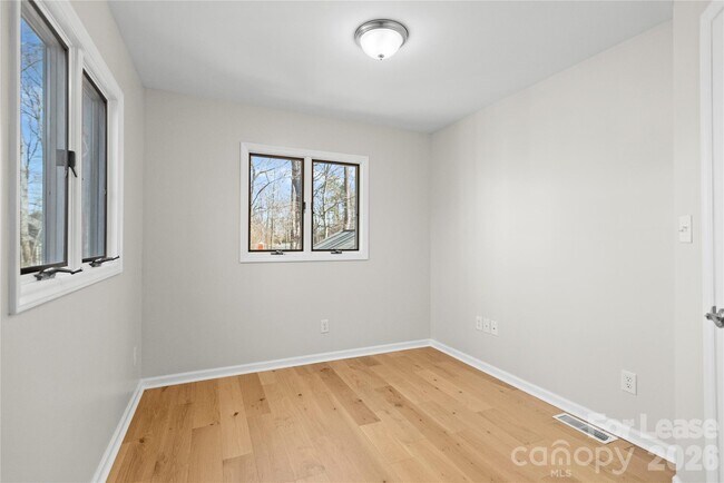 Building Photo - 280 Lakeview Shores Loop