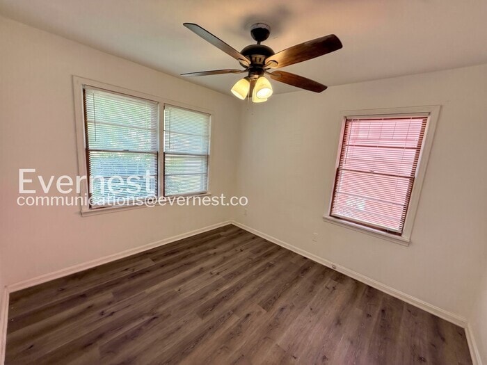 Building Photo - 730 82nd Pl S