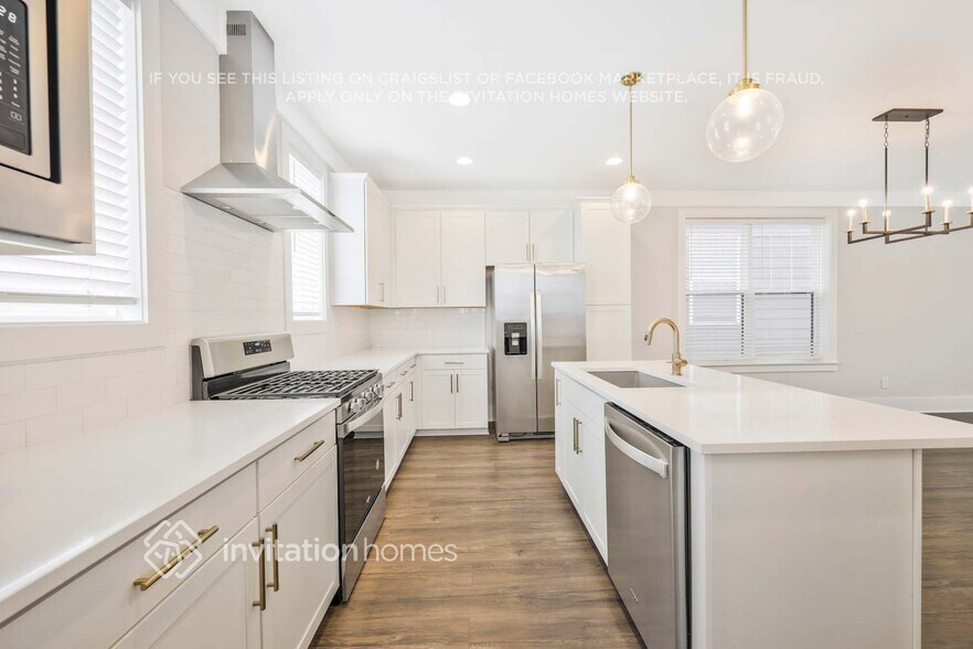 Building Photo - 647 Vernon Ave