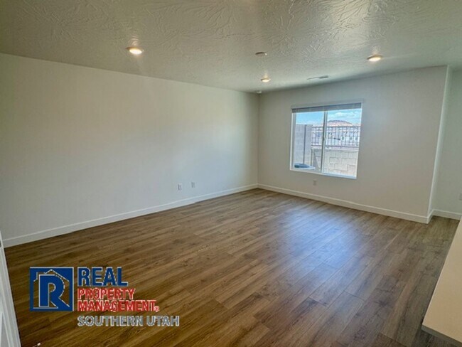 Building Photo - Long Valley Townhome with all the Amenities