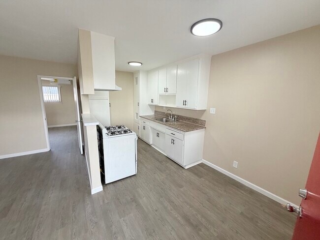 Building Photo - 414 N San Gabriel Ave