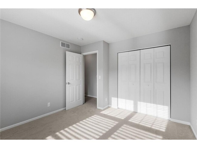 Building Photo - 1809 3rd St NE