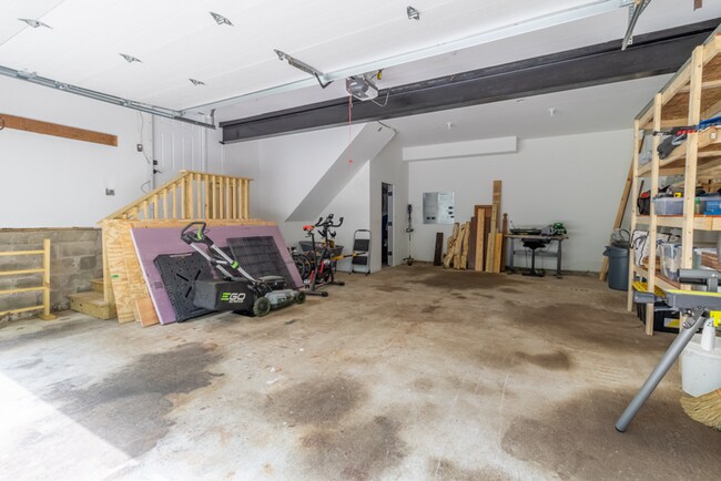 Building Photo - Spacious 4-Bedroom Home with In-Law Suite