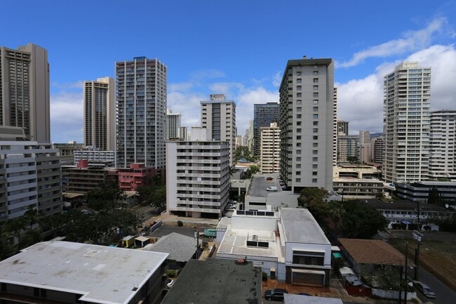 Building Photo - Liliuokalani Plaza – 2 bedroom, 2 bath wit...