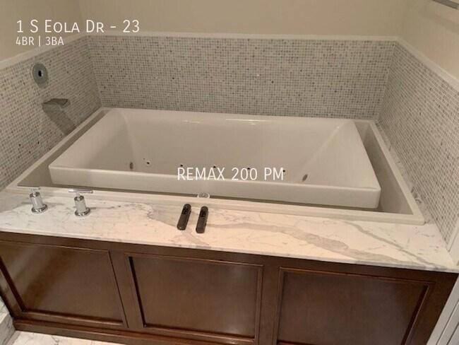 Building Photo - 1 S Eola Dr