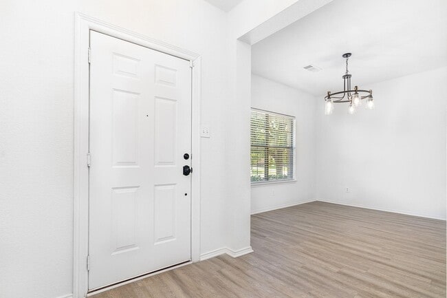 Building Photo - 3012 Hoover Dr