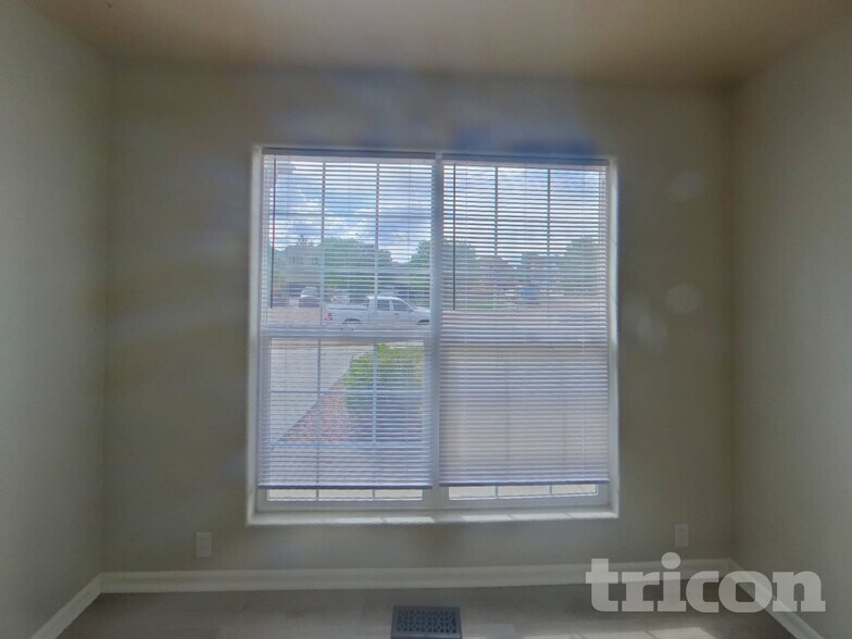 Building Photo - 8405 Sunbow Ct