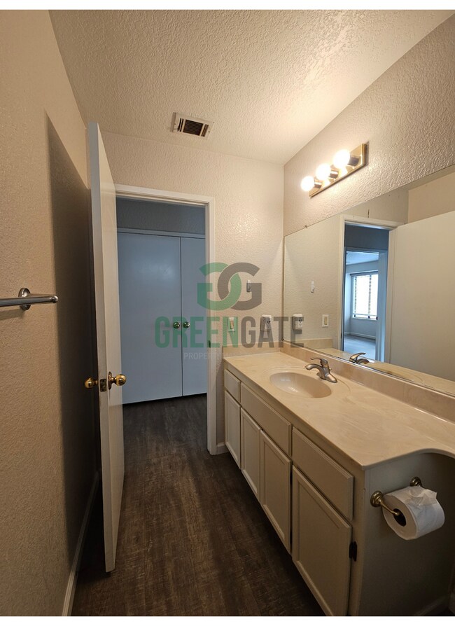 Building Photo - 1108 Cedar Creek Dr