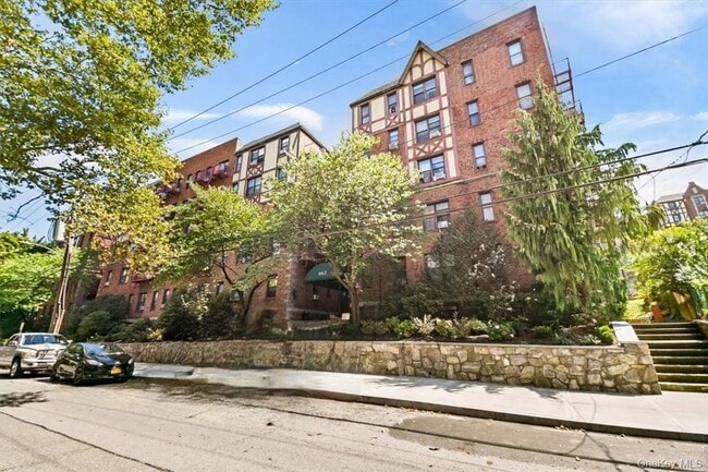 Building Photo - 663 Locust St