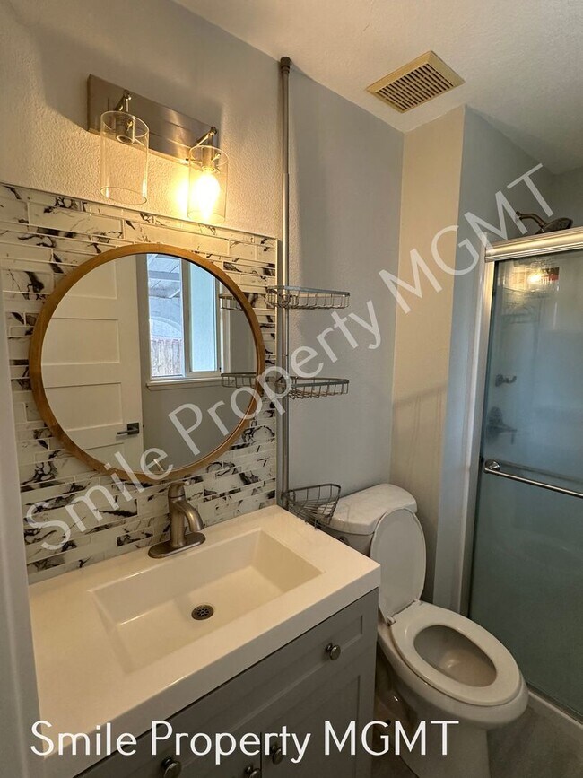 Building Photo - A charming three-bedroom & two-bathroom house.