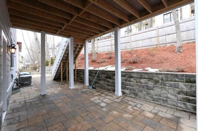 Building Photo - 39 Beaconsfield Rd