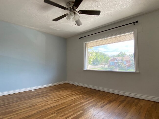 Building Photo - 2885 Van Buren Ave