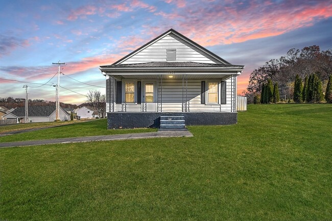 Primary Photo - 1408 W College St