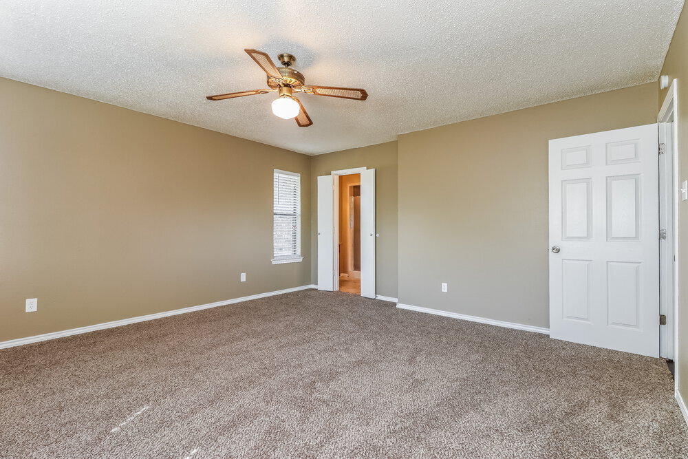 Building Photo - 520 E Lark Ct