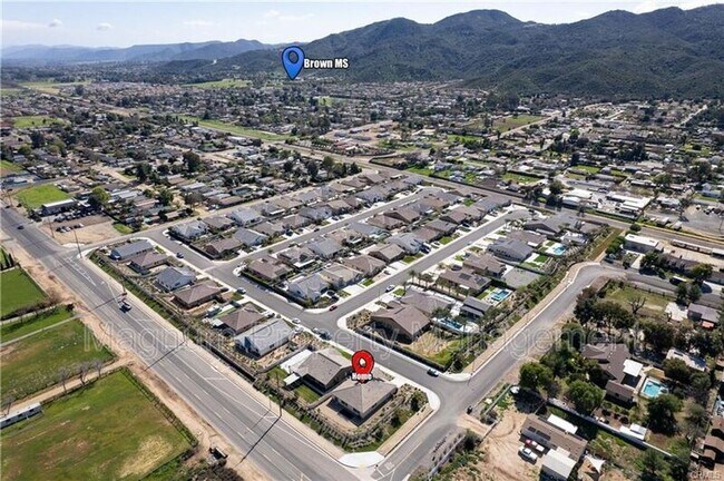 Building Photo - 2112 Saratoga Dr