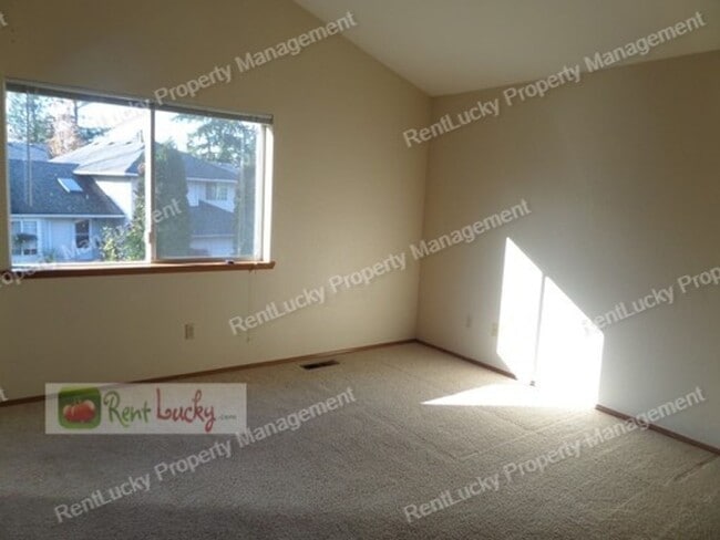 Building Photo - Beautiful 3-Bedroom Home in Sought-After F...