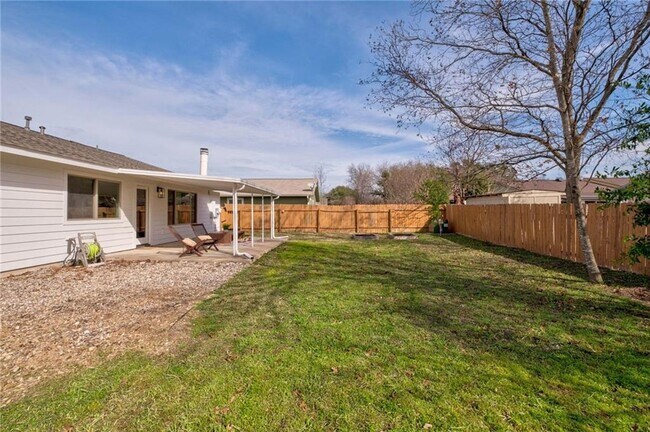 Building Photo - 11007 Applewood Dr