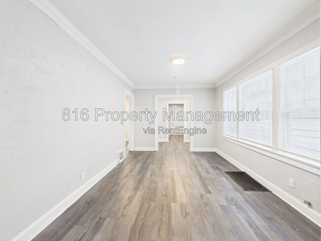 Building Photo - 3310 Tracy Ave
