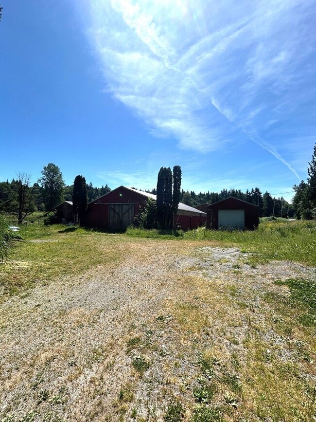Building Photo - Updated 3+ bedroom 2 bath home in country ...