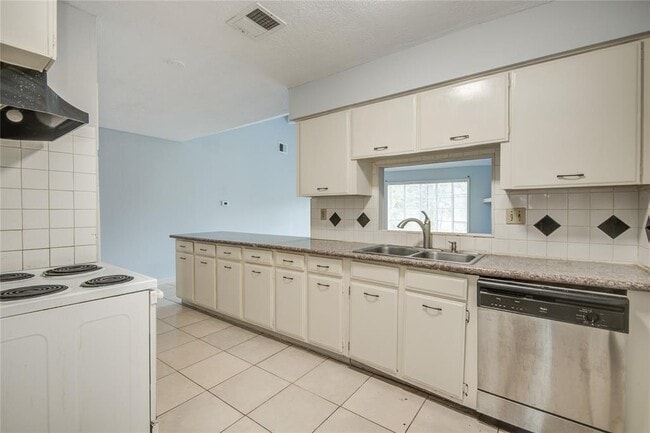Building Photo - 11427 Newbrook Dr