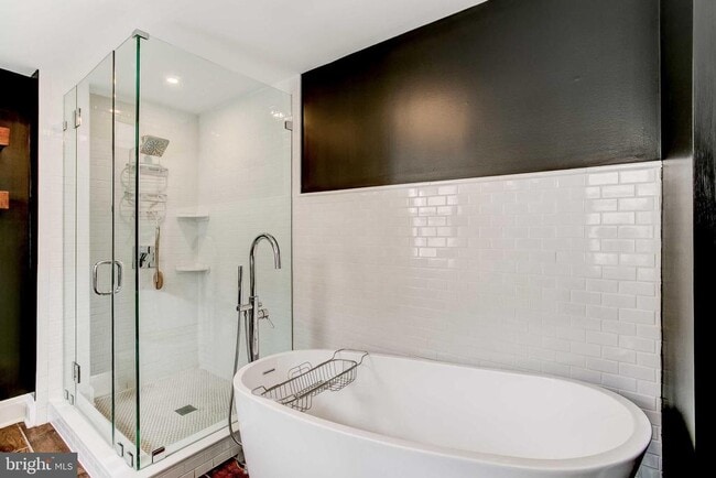 Building Photo - 307 S Exeter St