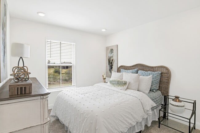 Building Photo - 26978 Prt Washington Ln