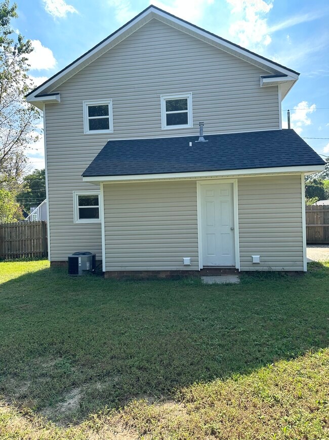 Building Photo - 3891 Almon Dr