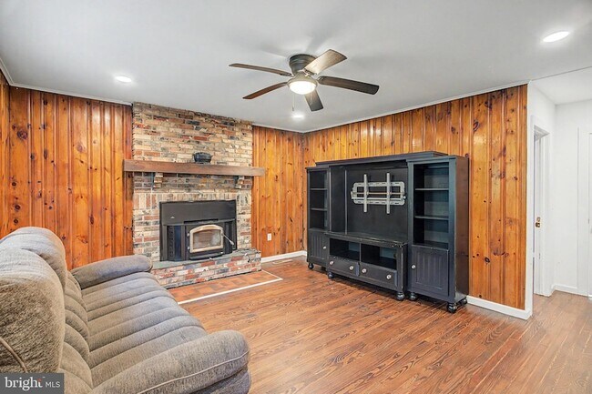Building Photo - 26 French Ln