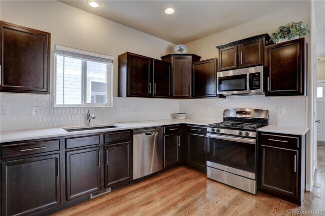 Building Photo - Beautiful 3 Bedroom 3 Bath Home Available ...
