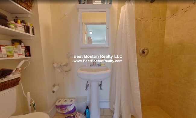 Building Photo - 156 School St