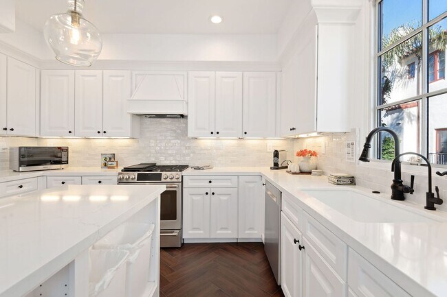 Building Photo - Villa Del Mar~ The Gorgeous gem in the Ame...