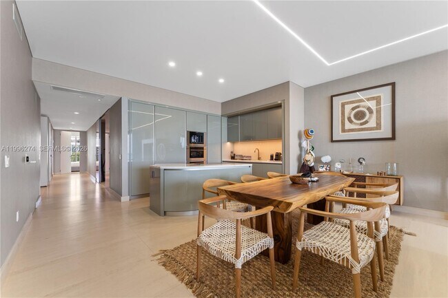 Building Photo - 18975 Collins Ave