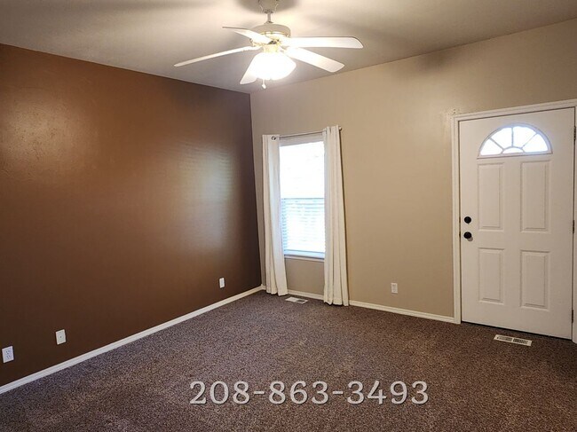 Building Photo - 2386 E Three Bars Dr