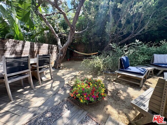 Building Photo - 1410 Dartmouth Dr