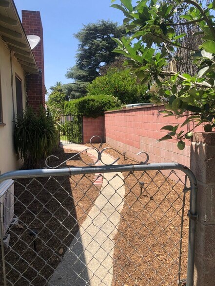 Side Yard - 1564 Alameda St