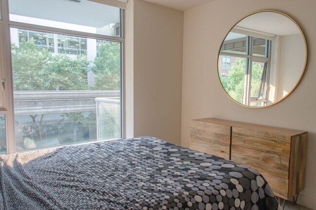 Building Photo - 1Bd/1Ba Seattle Condo
