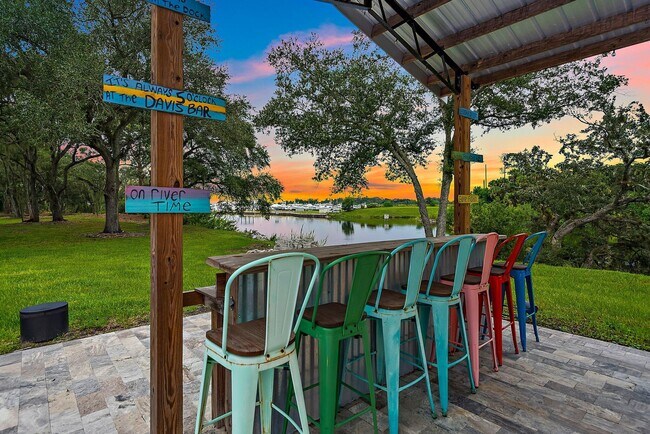 Building Photo - 12955 SW Kanner Hwy