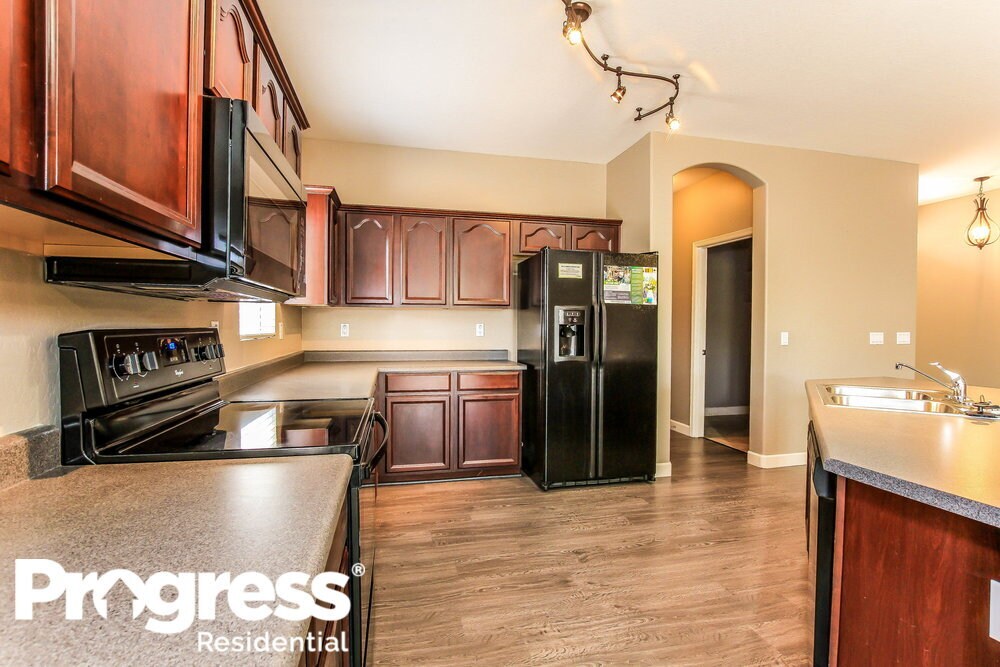 Building Photo - 14133 W Crocus Dr