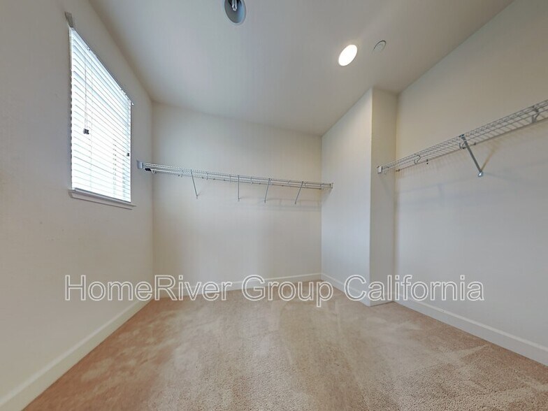 Building Photo - 843 Blossom Rock Ln