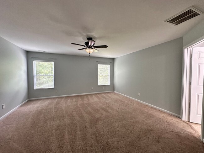Building Photo - Exclusively Offered By Muse Realty Rentals...