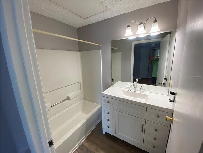 Building Photo - 711 Sugar Bay Way