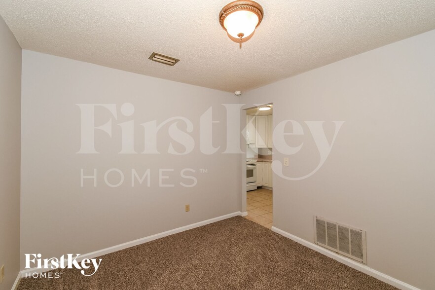 Building Photo - 8102 Birds Foot Ln